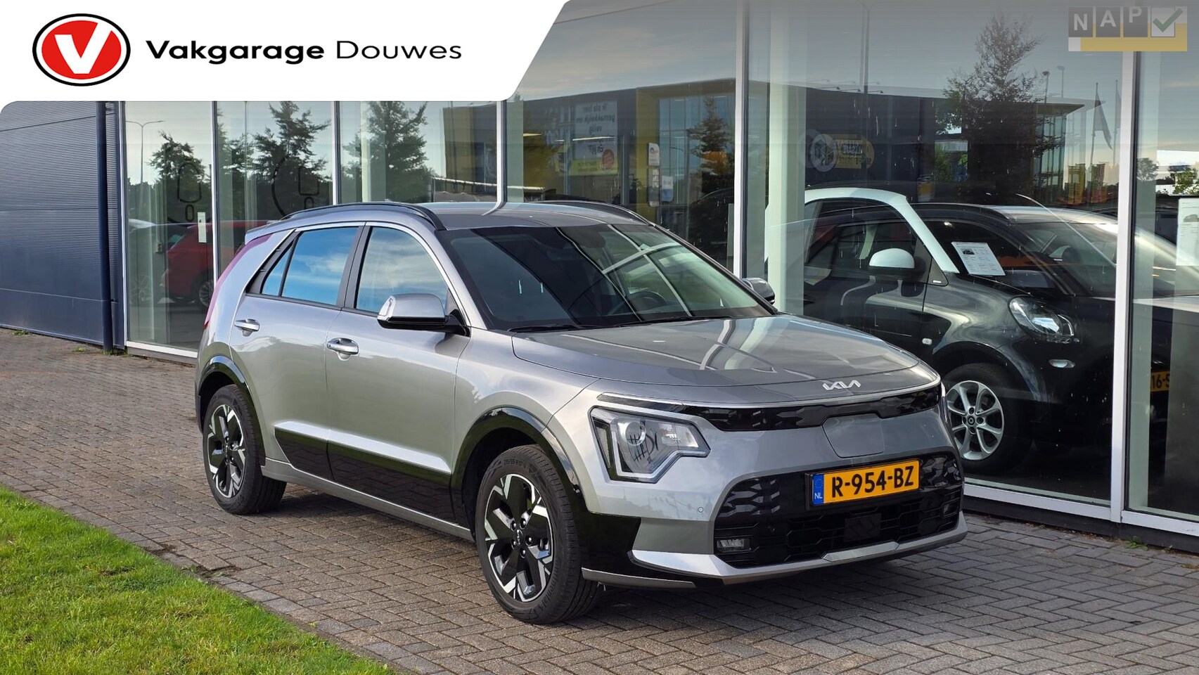 Kia Niro EV - DynamicLine 64.8 kWh | NAP | Automaat | ACC | Camera| Navi | 1e eigenaar | 100% SOH - AutoWereld.nl