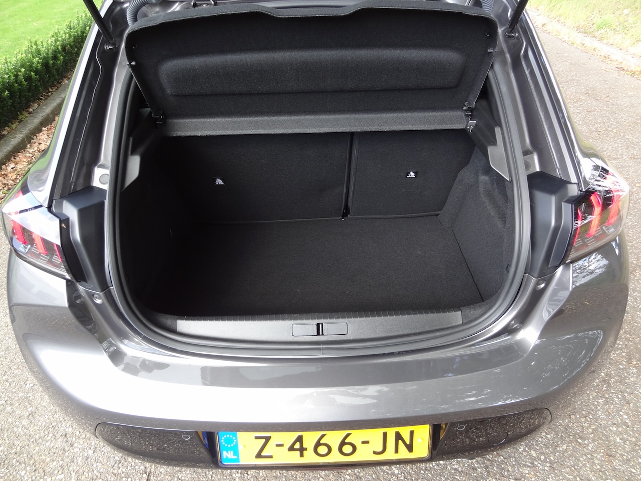 Peugeot 208 - 1.2 PureTech Allure Pack 5452 km ! Stoelverw Carplay Camera Radar Pdc Digital dashbord