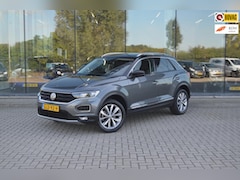Volkswagen T-Roc - 1.5 TSI Sport | Trekhaak | Stoelverwarming | Navigatie | Inklapbare spiegels
