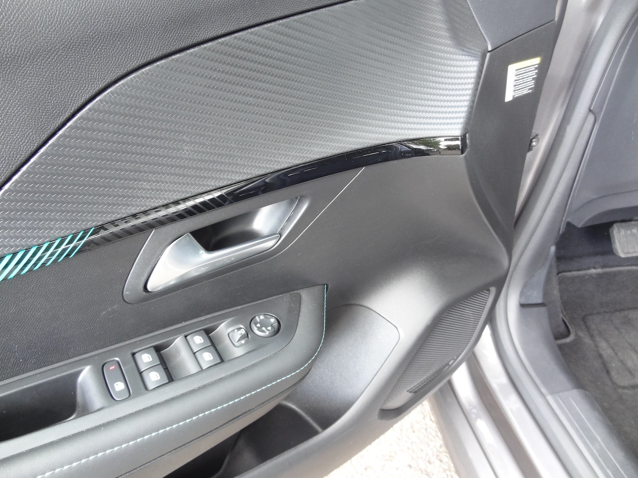 Peugeot 208 - 1.2 PureTech Allure Pack 5452 km ! Stoelverw Carplay Camera Radar Pdc Digital dashbord