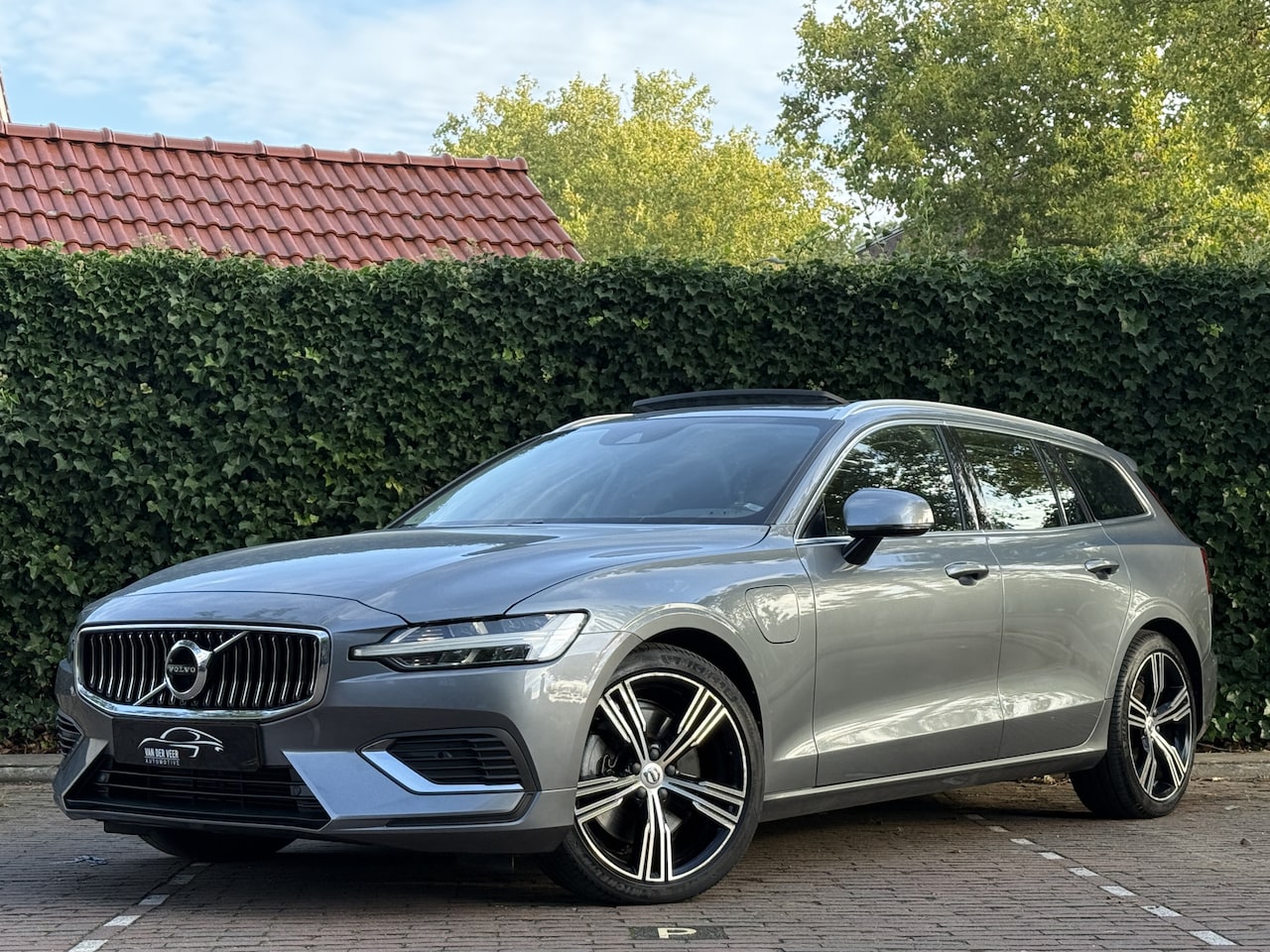 Volvo V60 - 2.0 T6 Twin Engine AWD Inscription | Panoramadak | Stoelverwarming | Apple Carplay | Camer - AutoWereld.nl
