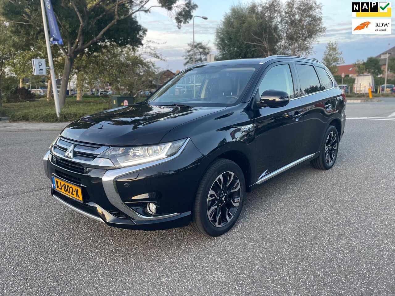 Mitsubishi Outlander - 2.0 PHEV Executive Edition / automaat / airco / cruise.cont / leder / lmv / pdc / camera / - AutoWereld.nl