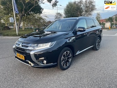 Mitsubishi Outlander - 2.0 PHEV Executive Edition / automaat / airco / cruise.cont / leder / lmv / pdc / camera /