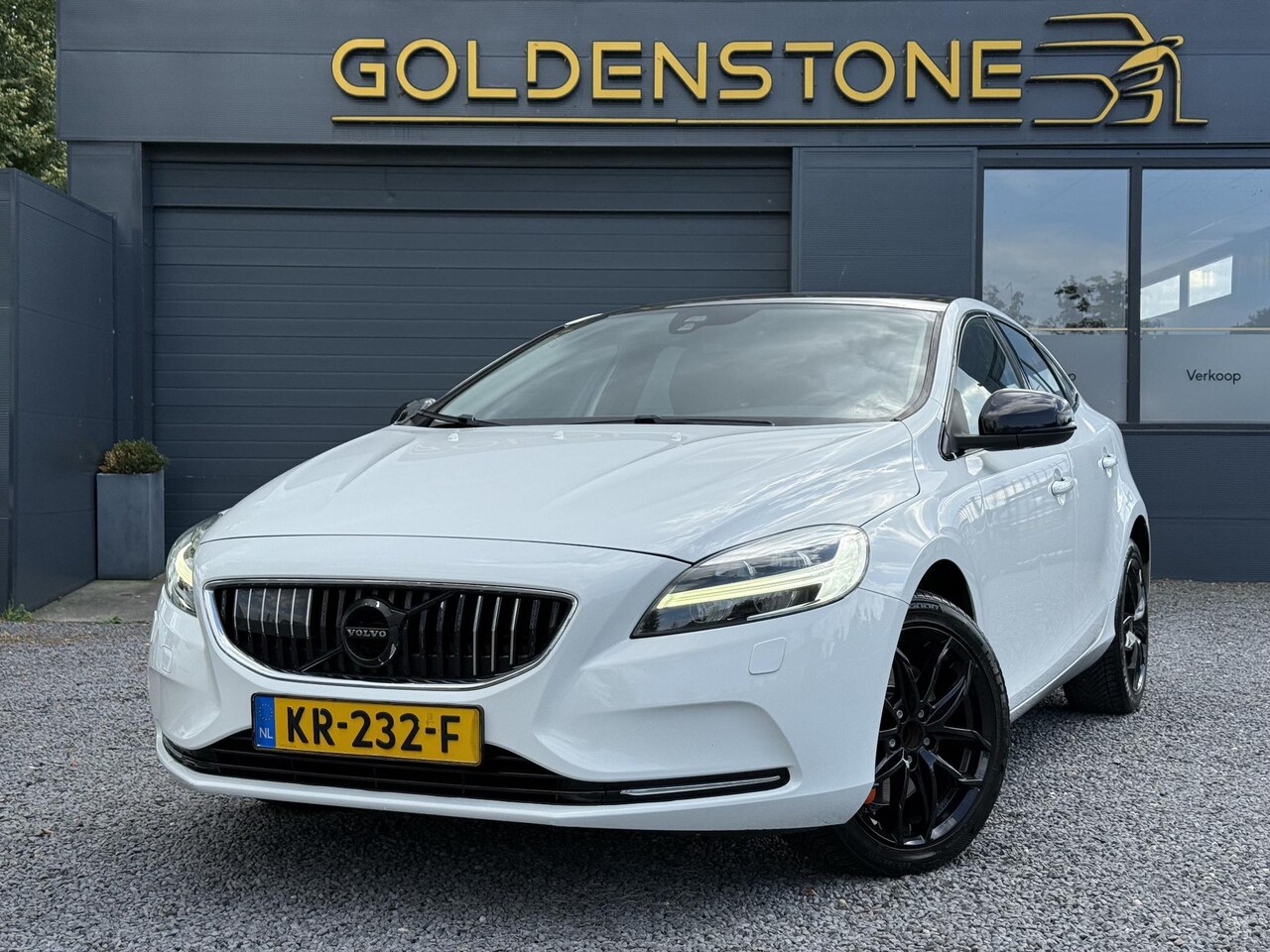 Volvo V40 - 1.5 T3 Nordic+ 2e Eigenaar,Pano,Camera,Automaat,Navi,Stoelverwarming,153pk,Leder,Pdc,Elekt - AutoWereld.nl
