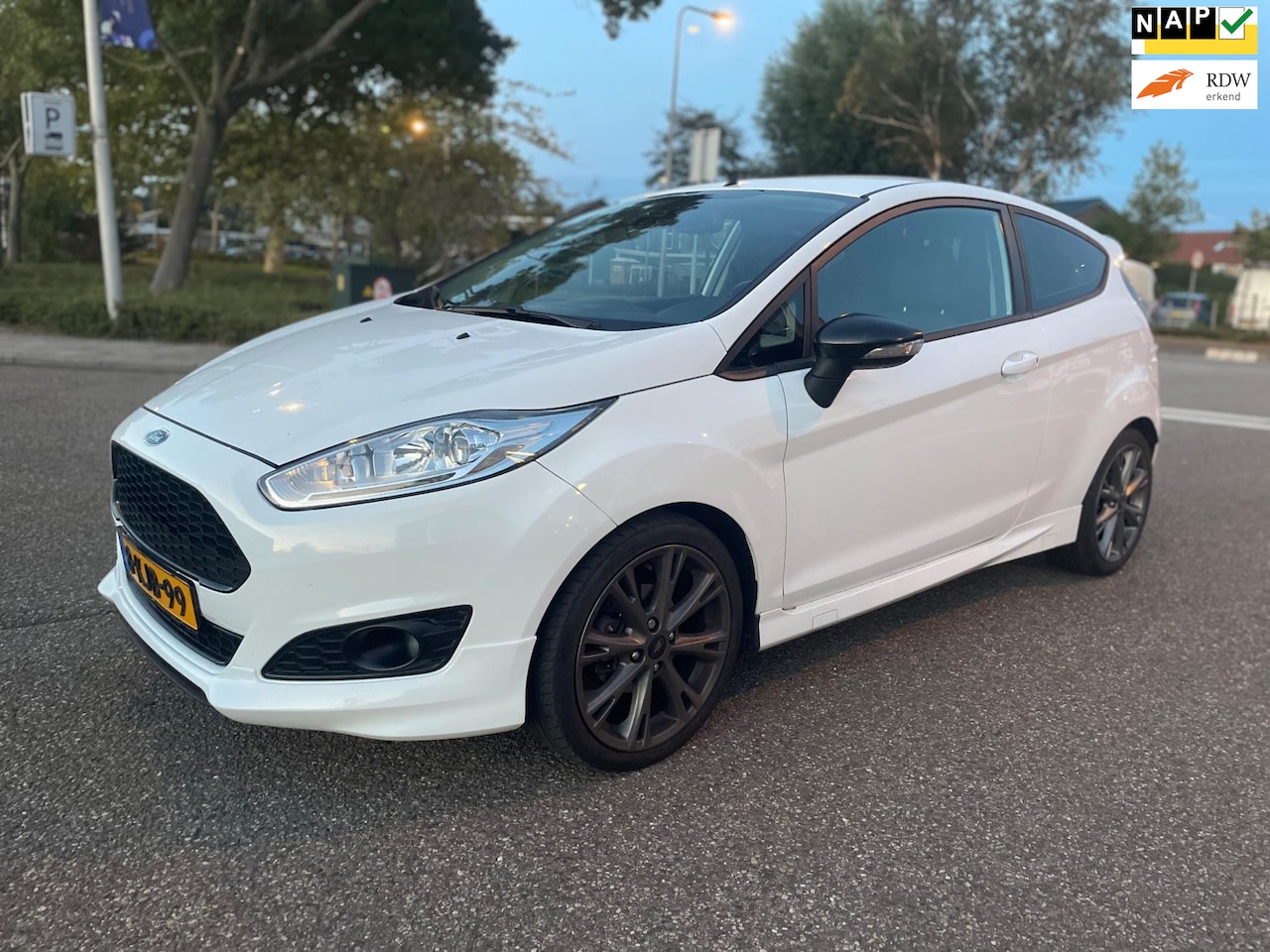 Ford Fiesta - 1.0 EcoBoost Sport Uniek / distributie.vervangen / airco / cruise.control / pdc / led / lm - AutoWereld.nl