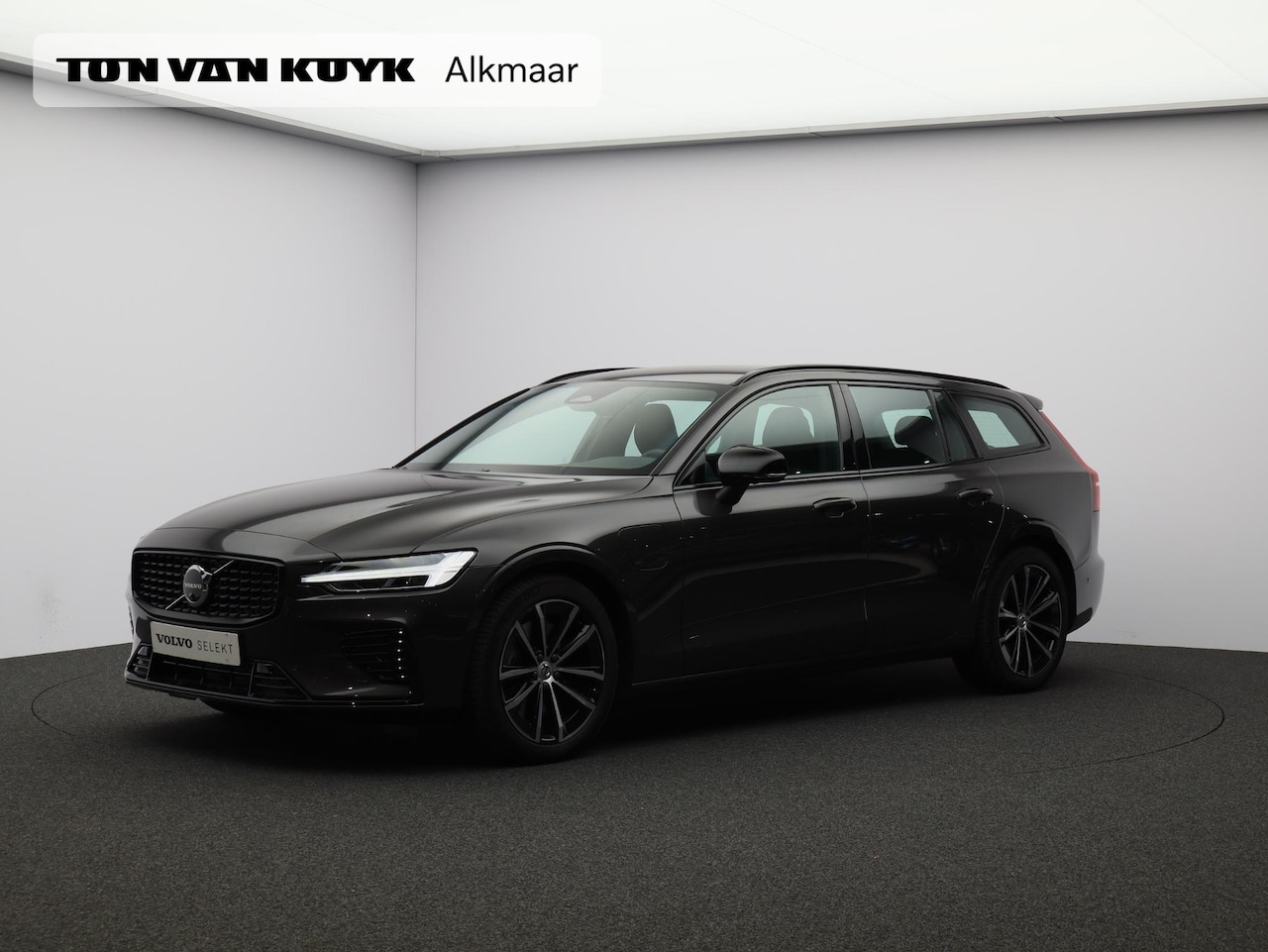 Volvo V60 - 2.0 T6 Plug-in hybrid AWD Plus Dark / Trekhaak / 360 Camera / Harman Kardon / Elektrische - AutoWereld.nl