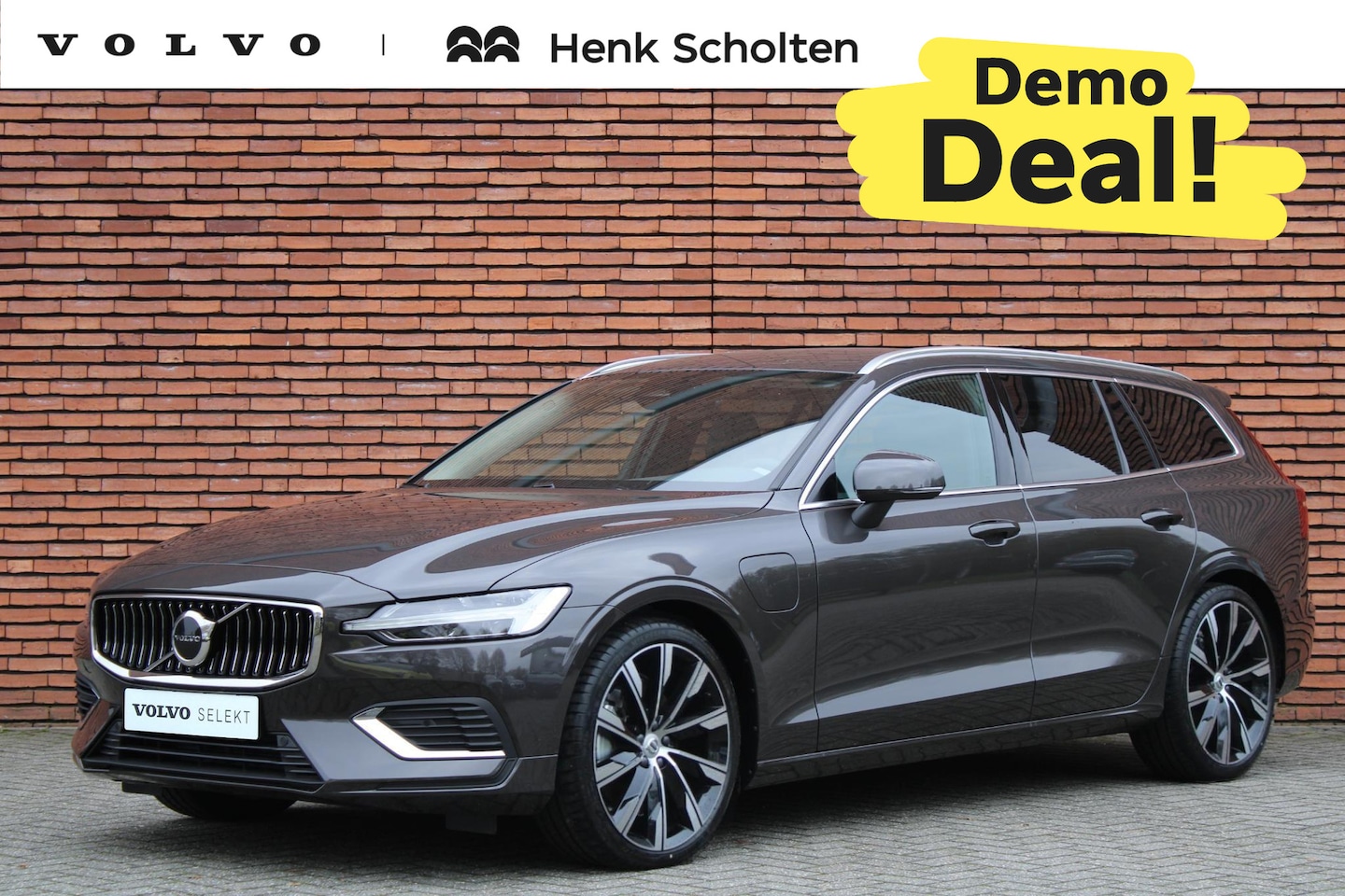 Volvo V60 - T6 AWD AUT8 350PK Essential Edition | 20" Lichtmetalen Velgen | Pre-Conditionering | Adapt - AutoWereld.nl