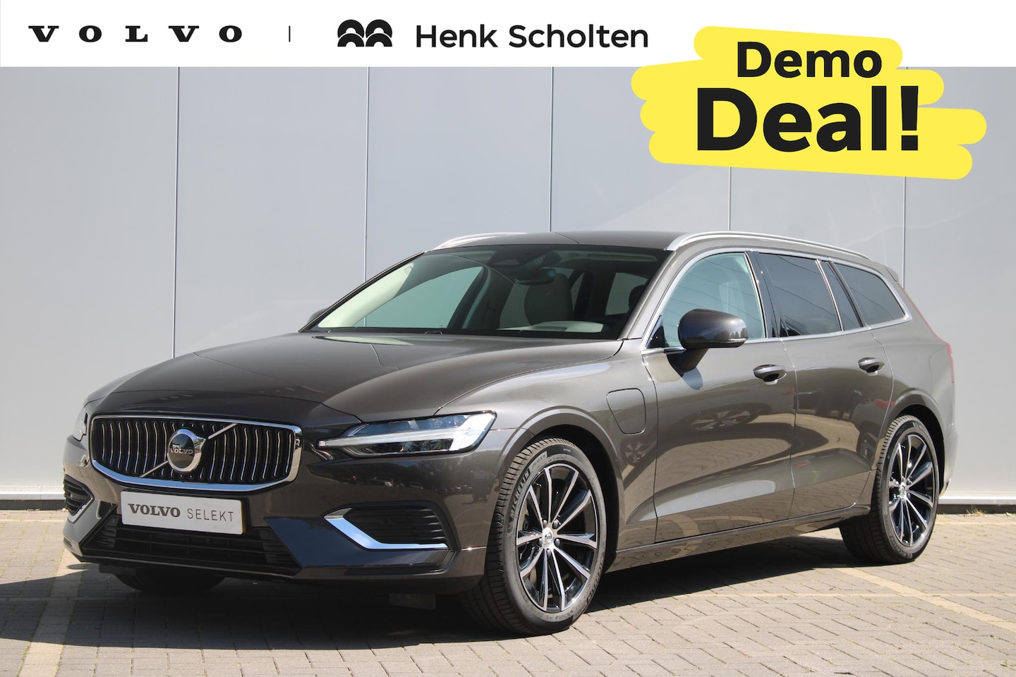 Volvo V60 - T6 Plug-in hybrid AWD Essential Edition | Adaptieve Cruise Control met Pilot Assist | Verw - AutoWereld.nl