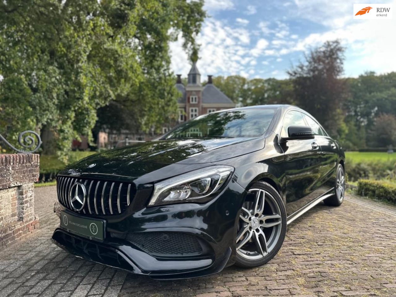 Mercedes-Benz CLA-Klasse - 180 Automaat | AMG | Pano | Harman & Kardon | Camera | PDC | Leder | - AutoWereld.nl