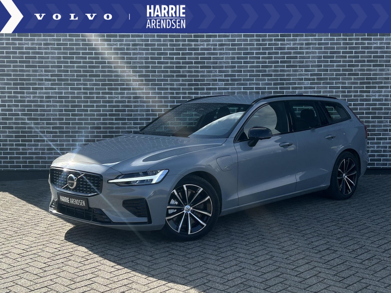 Volvo V60 - 2.0 T6 Plug-in hybrid AWD Plus Dark - AutoWereld.nl