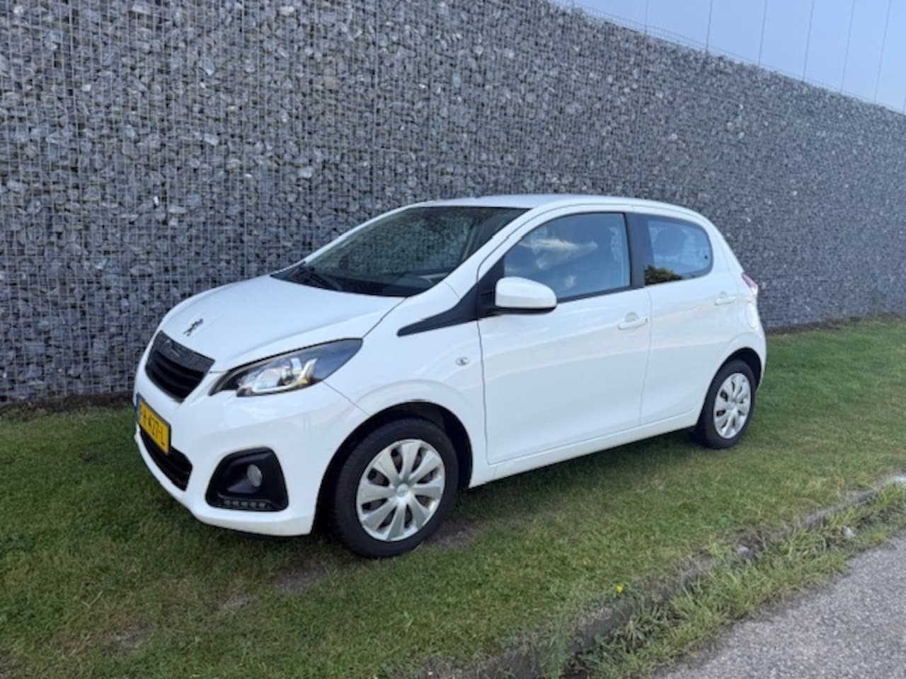 PEUGEOT 108