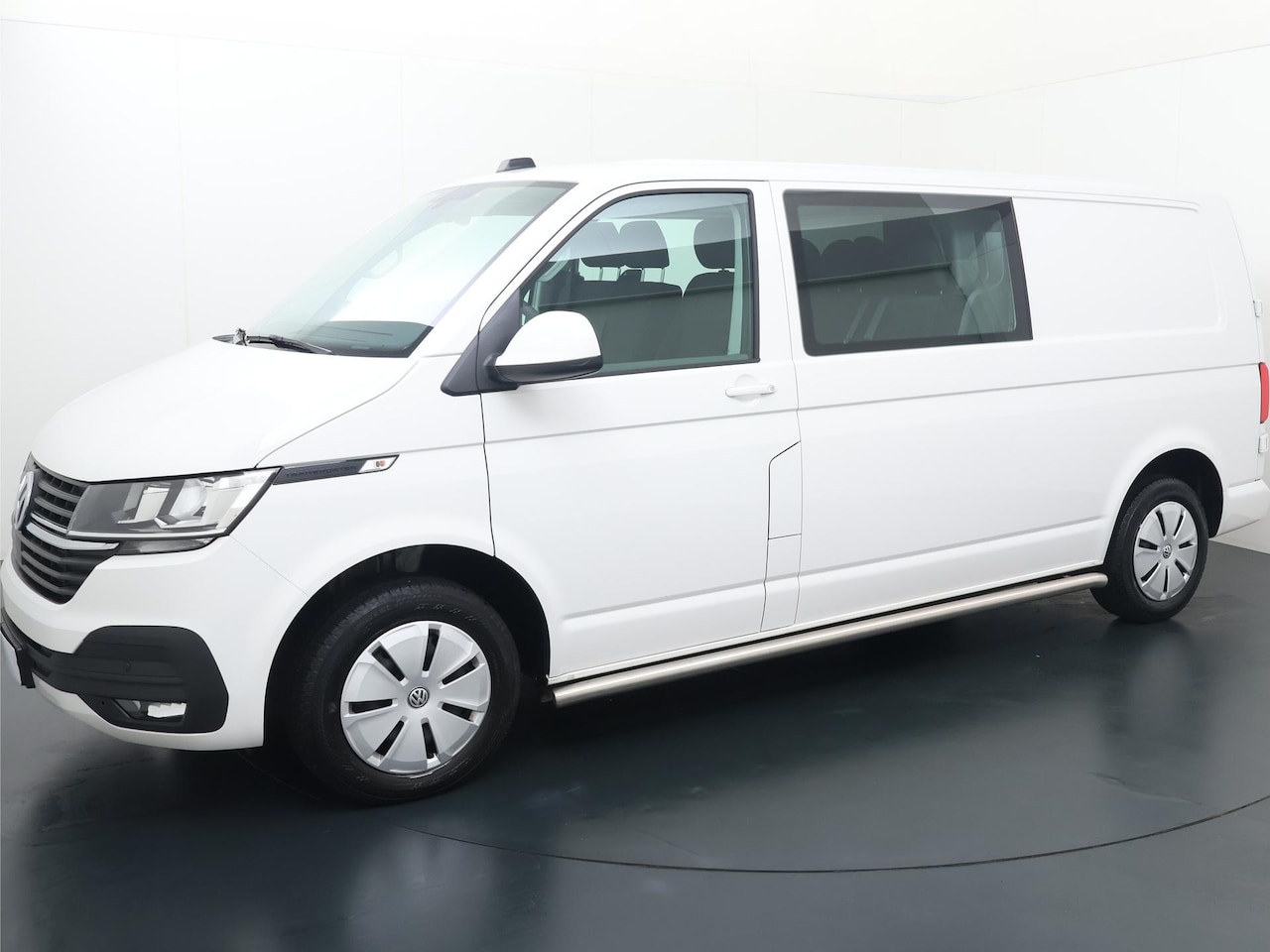 Volkswagen Transporter - 2.0 TDI L2H1 30 DC Highline | 150 PK | Automaat | Dubbele Cabine | Trekhaak | Navigatiesys - AutoWereld.nl