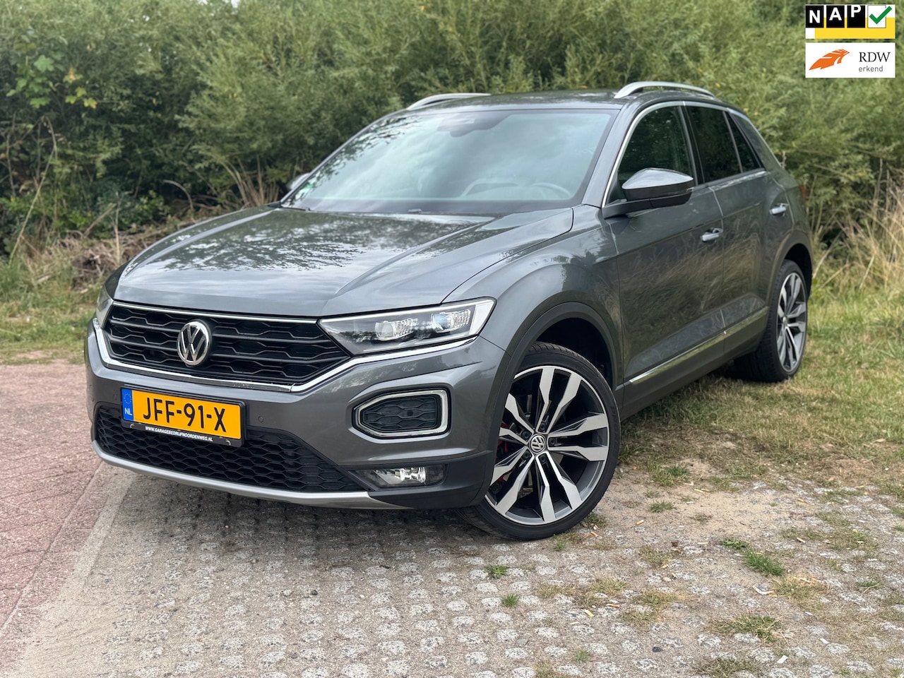 Volkswagen T-Roc - 2.0 TSI 4Motion Sport Business R/ sport pakket/ 5drs/ 1e EIG/ dealeronderhouden/ 1jaar apk - AutoWereld.nl