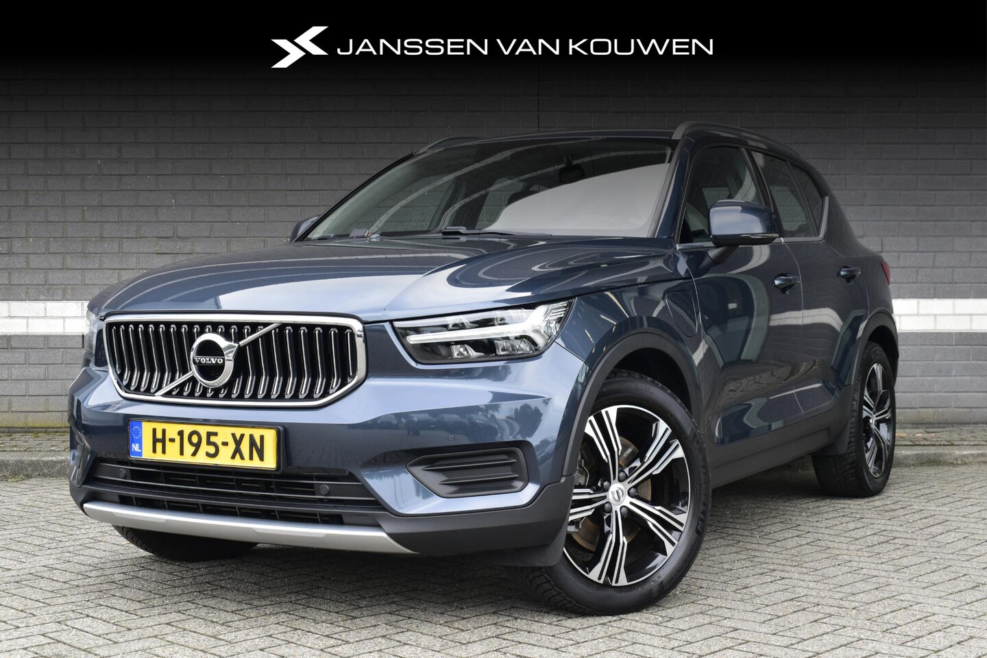 Volvo XC40 - 1.5 T5 Twin Engine Inscription Lederen Sporstoelen Stoelverwarming Navi Camera BLIS - AutoWereld.nl
