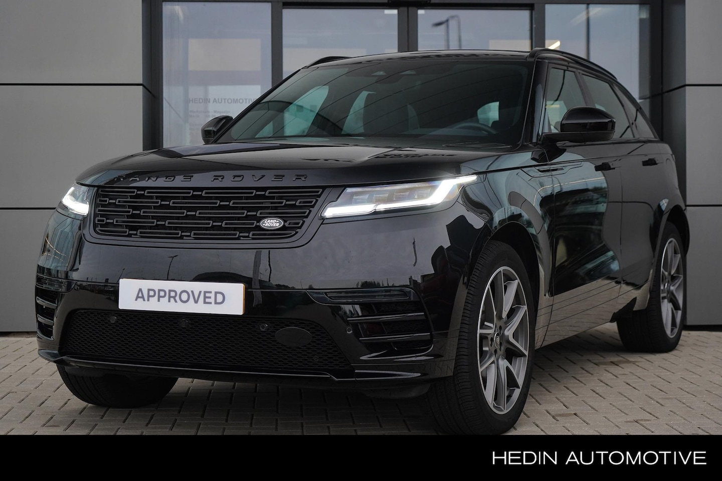 Land Rover Range Rover Velar - 2.0 P400e R-Dynamic HSE - Stoelverkoeling - Schuifdak - 21" Dark Grey - AutoWereld.nl