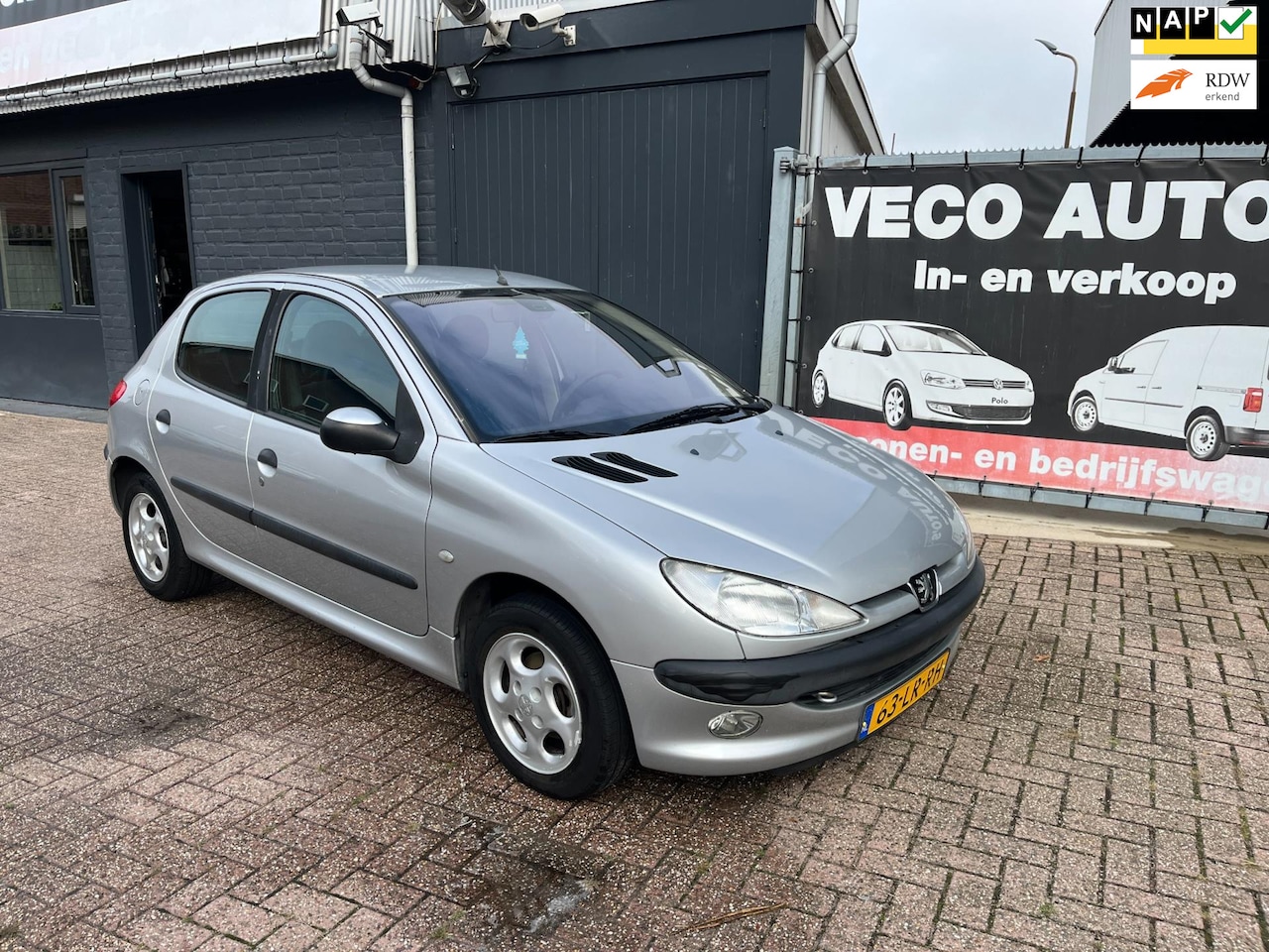 Peugeot 206 - 1.4 Gentry ecc airco nieuwe apk nette auto - AutoWereld.nl