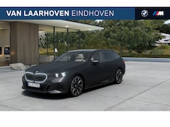 BMW 5-serie Touring - 550e xDrive M Sport Automaat / Panoramadak / Bowers & Wilkins / Adaptief onderstel profess
