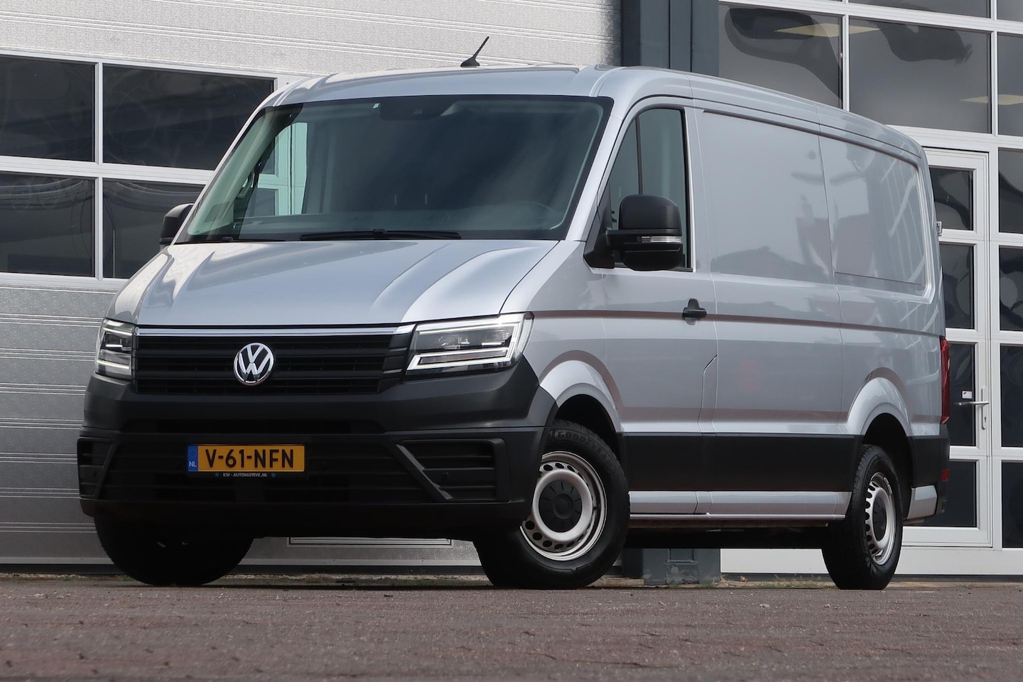 Volkswagen Crafter - 35 2.0 TDI L3H2 Highline AUT/ MASS/ ACC/ AIRCO/ LUCHTGEVEERDESTOEL/ LED - AutoWereld.nl