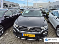 Volkswagen T-Roc - 1.5 TSI Style 150pk DSG/AUTO Navigatie | Adaptief cruise control | Parkeersensoren v+a | A