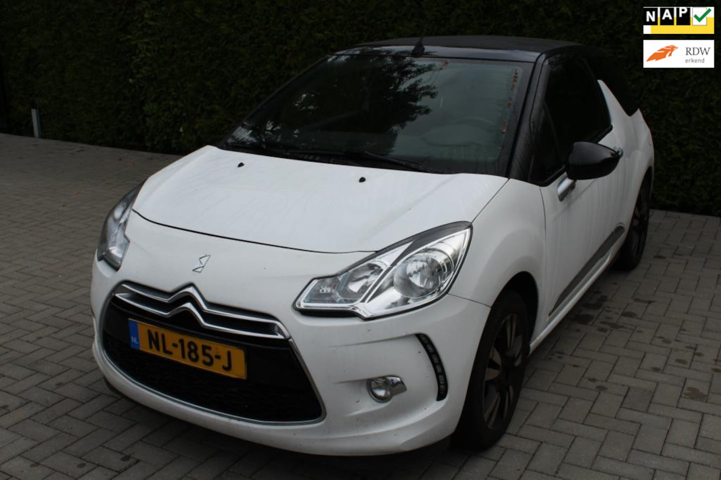 Citroën DS3 Cabrio - 1.2 VTi So Chic . Lees tekst - AutoWereld.nl