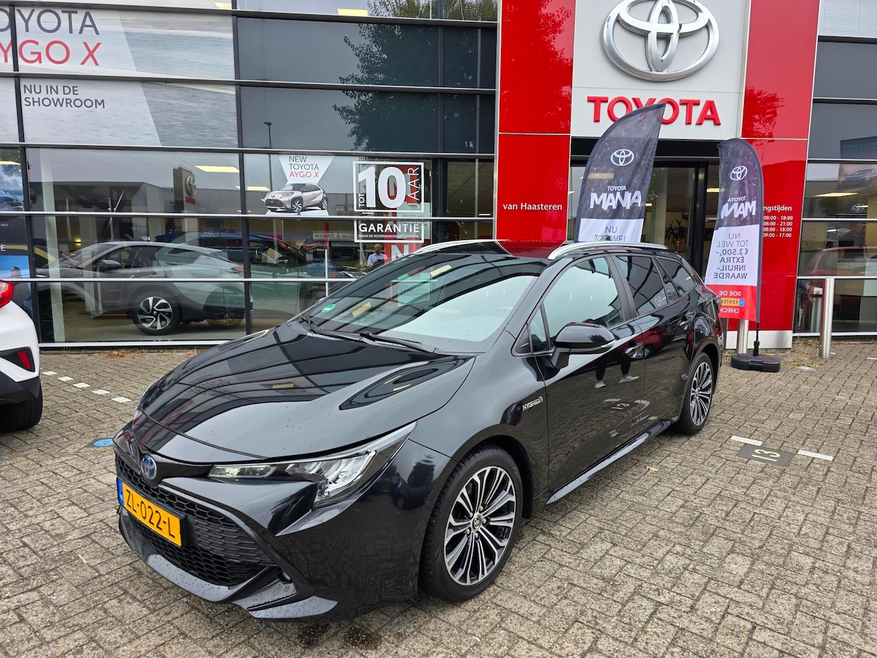 Toyota Corolla Touring Sports - 2.0 Hybrid 184pk CVT First Edition - AutoWereld.nl