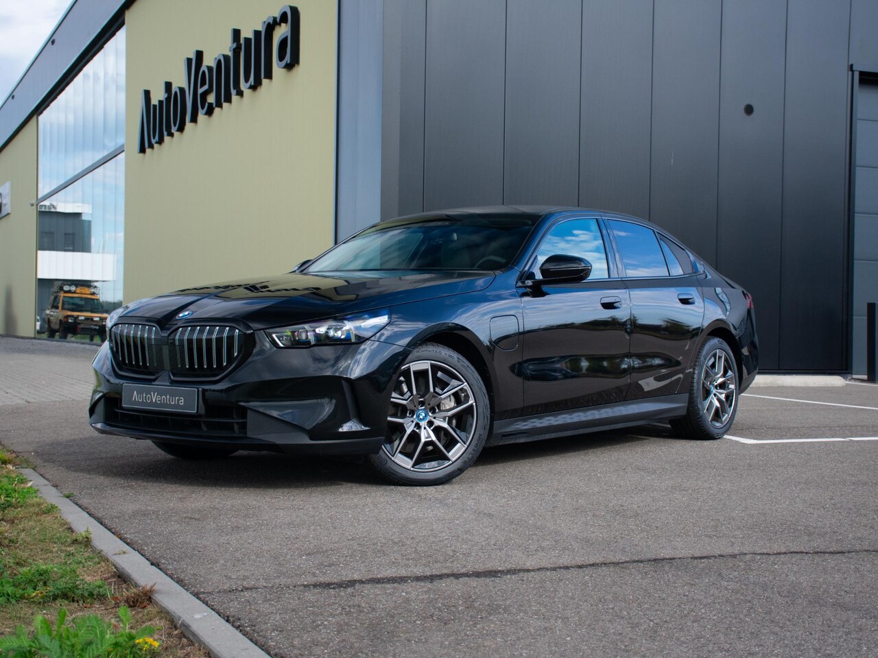 BMW 5-serie - 550e xDrive | Adapt. LED | Adapt. Cruise | Stoelverwarming | Harman Kardon | 360 Camera | - AutoWereld.nl