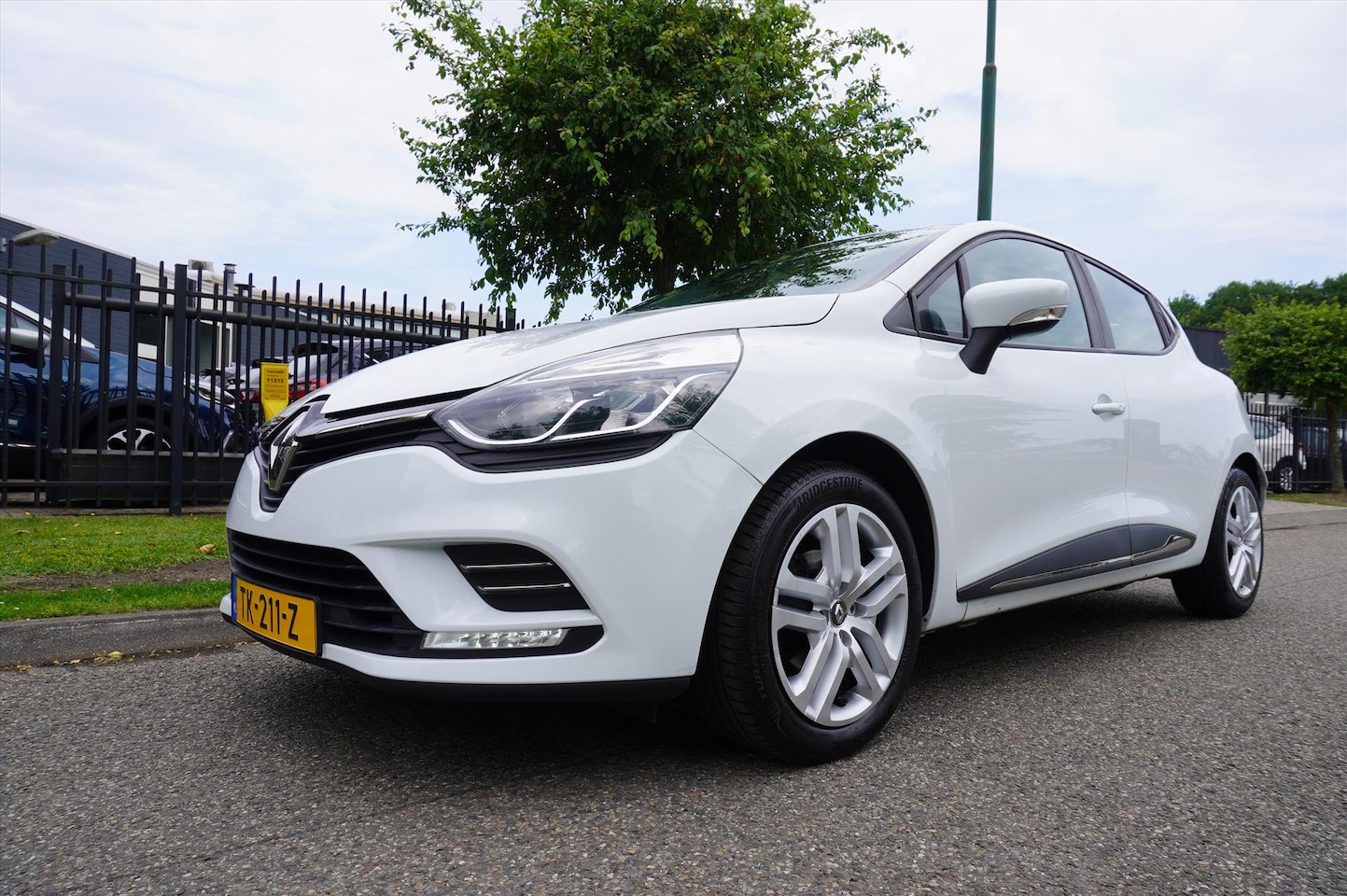 Renault Clio - Energy TCe 90pk ECO2 S&S Zen AIRCO Trekhaak - AutoWereld.nl