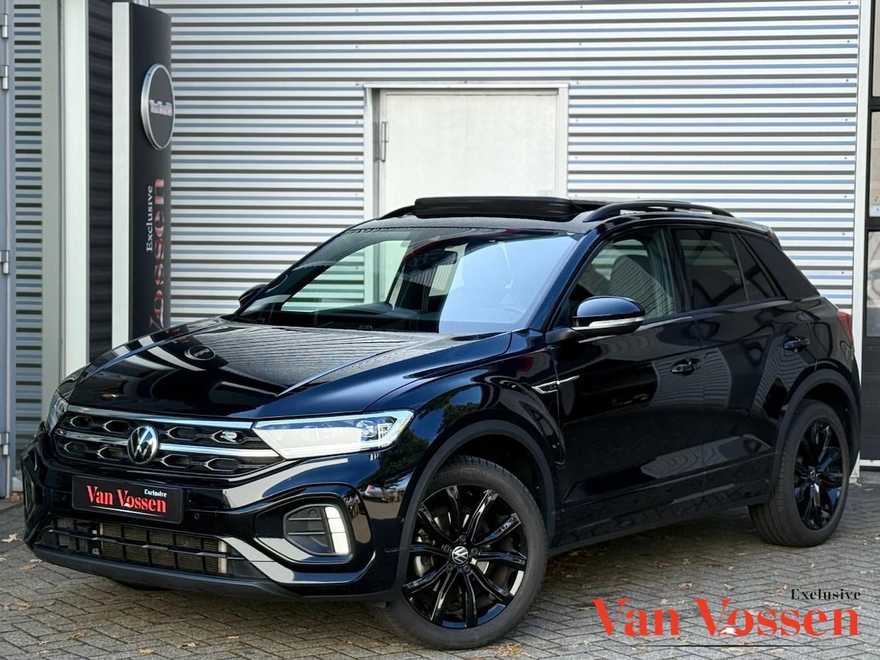 Volkswagen T-Roc - 1.5 TSI R-Line|PANO|LANEASSIST|CAMERA|CARPLAY|ACC| - AutoWereld.nl