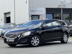 Volvo V60 - 1.6 T3 Kinetic CLIMATE CONTROLE/TREKHAAK/CRUISE CONTROLE