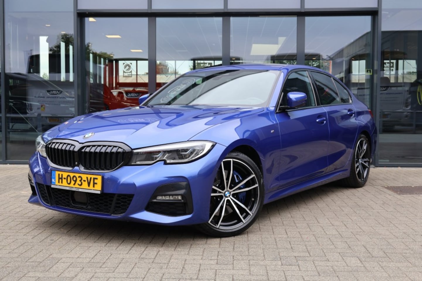 BMW 3-serie - 330I M-Sport Head Up / Laser Led / Memory / Shadow Line - AutoWereld.nl