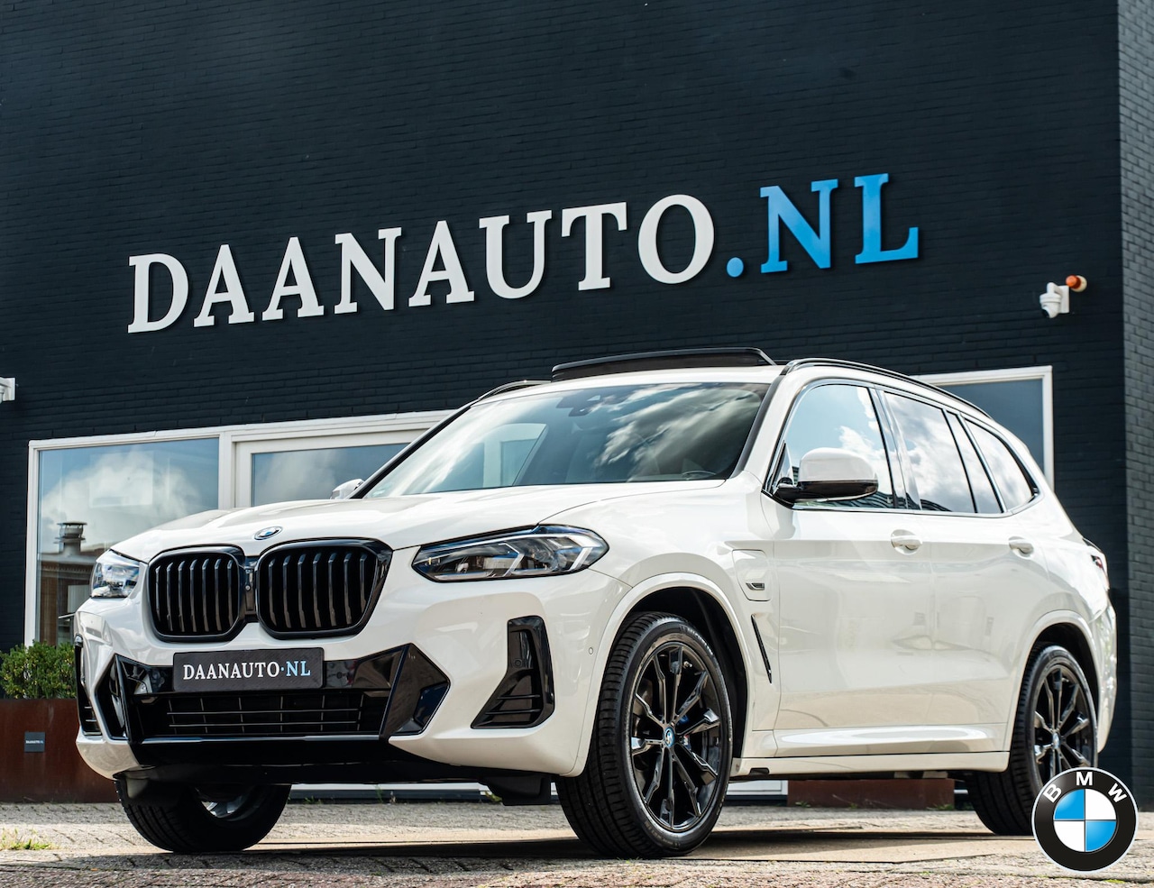 BMW X3 - xDrive30e High Executive M Sport Pano Laser HUD Keyless Trekhaak - AutoWereld.nl