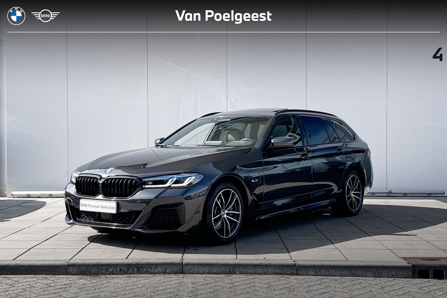 BMW 5-serie Touring - 530e High Executive M-Sport / CoPilot Pack / Parking Plus / Soft Close / Head-Up / Glazen - AutoWereld.nl