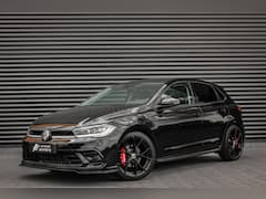 Volkswagen Polo - 1.0 TSI 110PK DSG R-LINE / FULL BLACK / VERLAGINGSVEREN / APPLE CARPLAY / LED KOPLAMPEN /