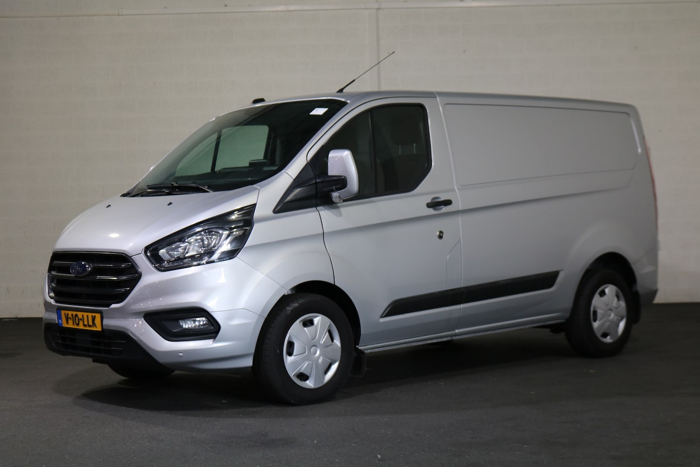 Ford Transit Custom - 2.0 TDci 130pk L1 H1 Automaat Airco Camera Carplay (Wordt verwacht) - AutoWereld.nl