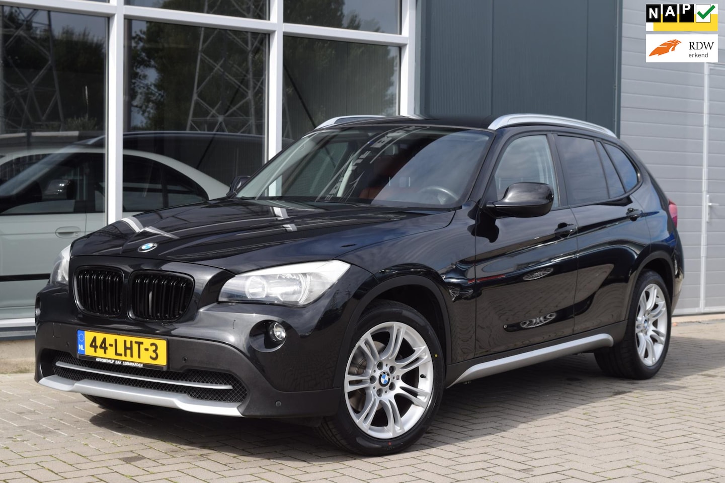 BMW X1 - SDrive18i Executive | Navi | Leder | PDC | NAP + APK 8-2026 - AutoWereld.nl