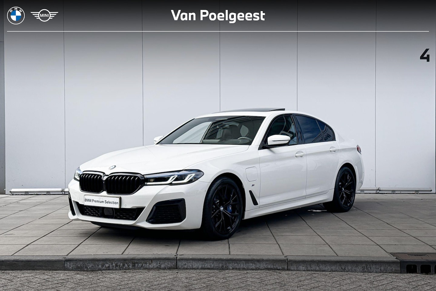 BMW 5-serie - Sedan 545e xDrive High Executive M-Sport 20 Inch / Adaptief M onderstel / Stuurwielrand Ve - AutoWereld.nl