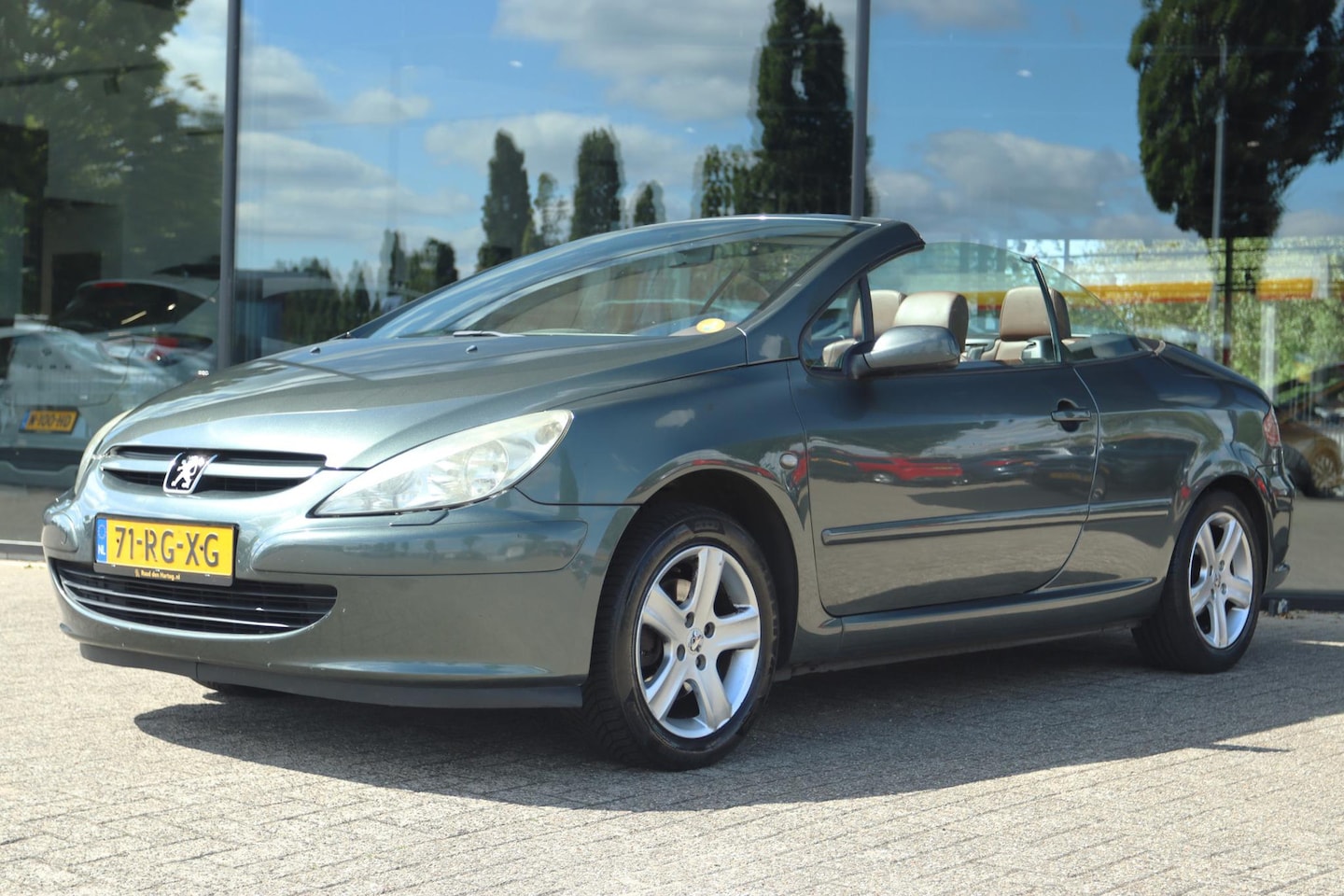 Peugeot 307 CC - 2.0-16V | LEDER | STOELVERW. | CRUISE | CLIMATE - AutoWereld.nl