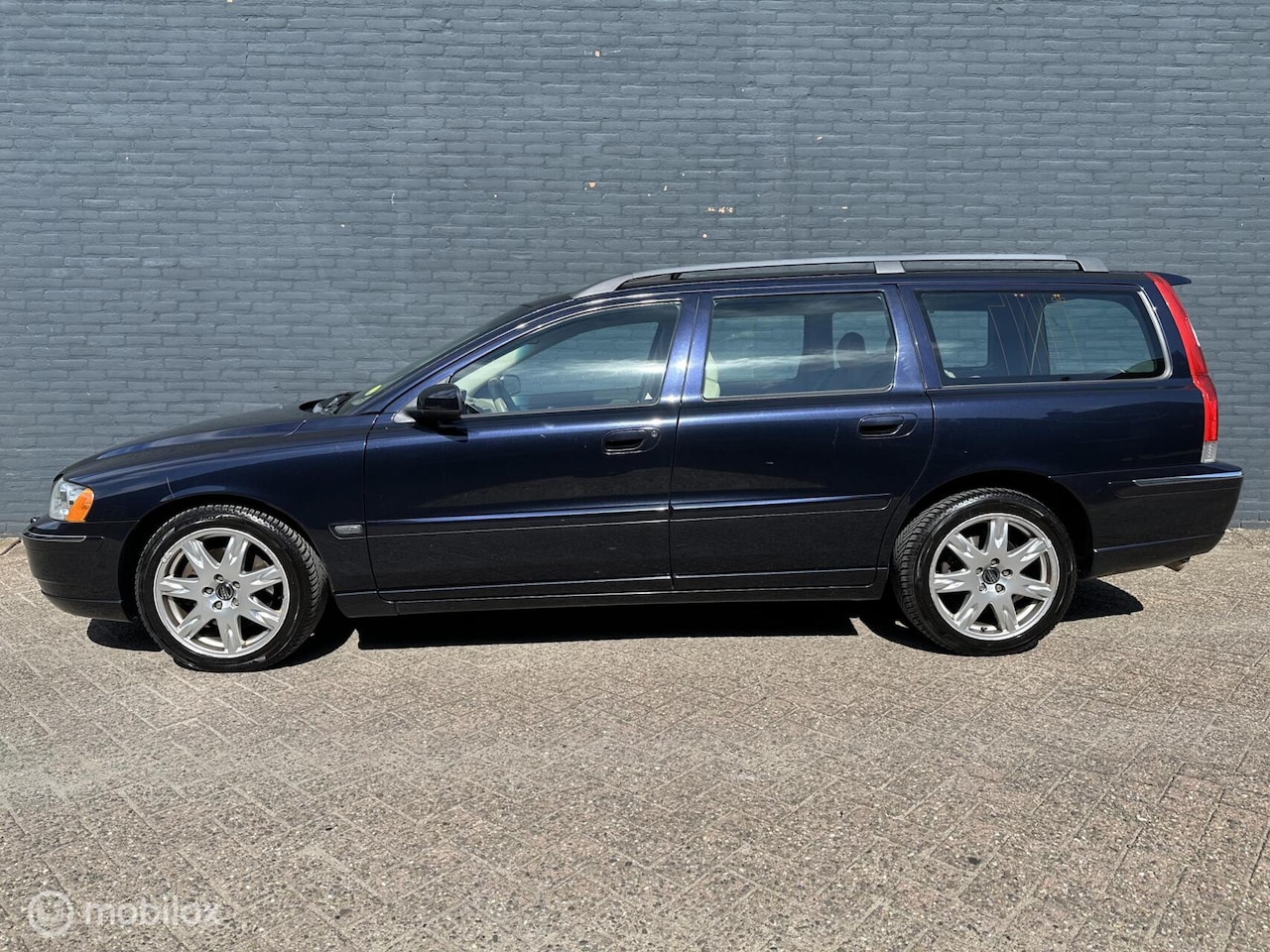 Volvo V70 - 2.5T 210pk Geartr. Summum - schuifdak - AutoWereld.nl