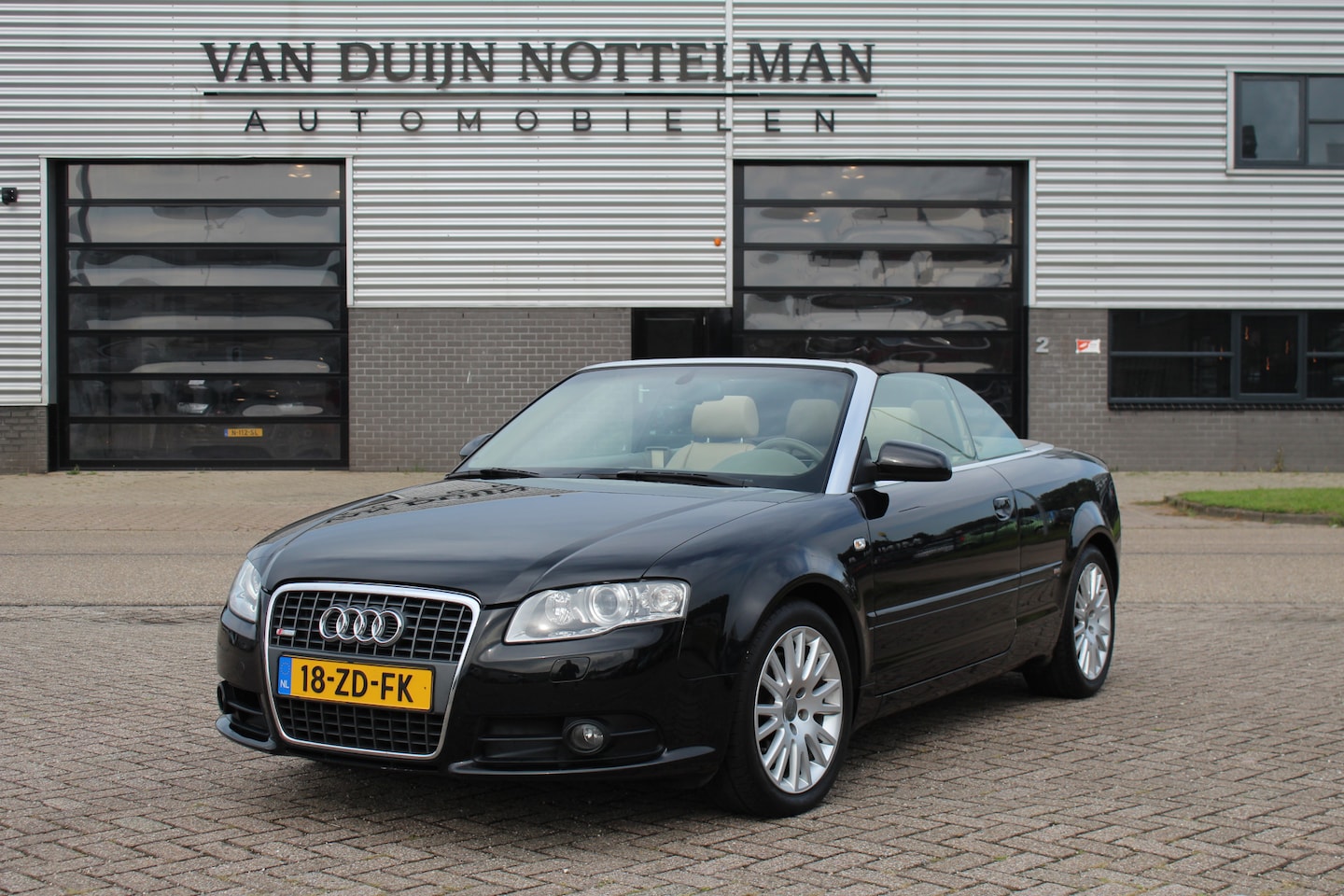 Audi A4 Cabriolet - 2.0 TFSI S-Line Exclusive / Leer / Navigatie / N.A.P. - AutoWereld.nl
