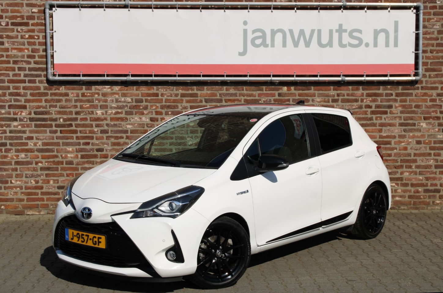 Toyota Yaris - 1.5 Hybrid GR-Sport + PDC V+A - AutoWereld.nl