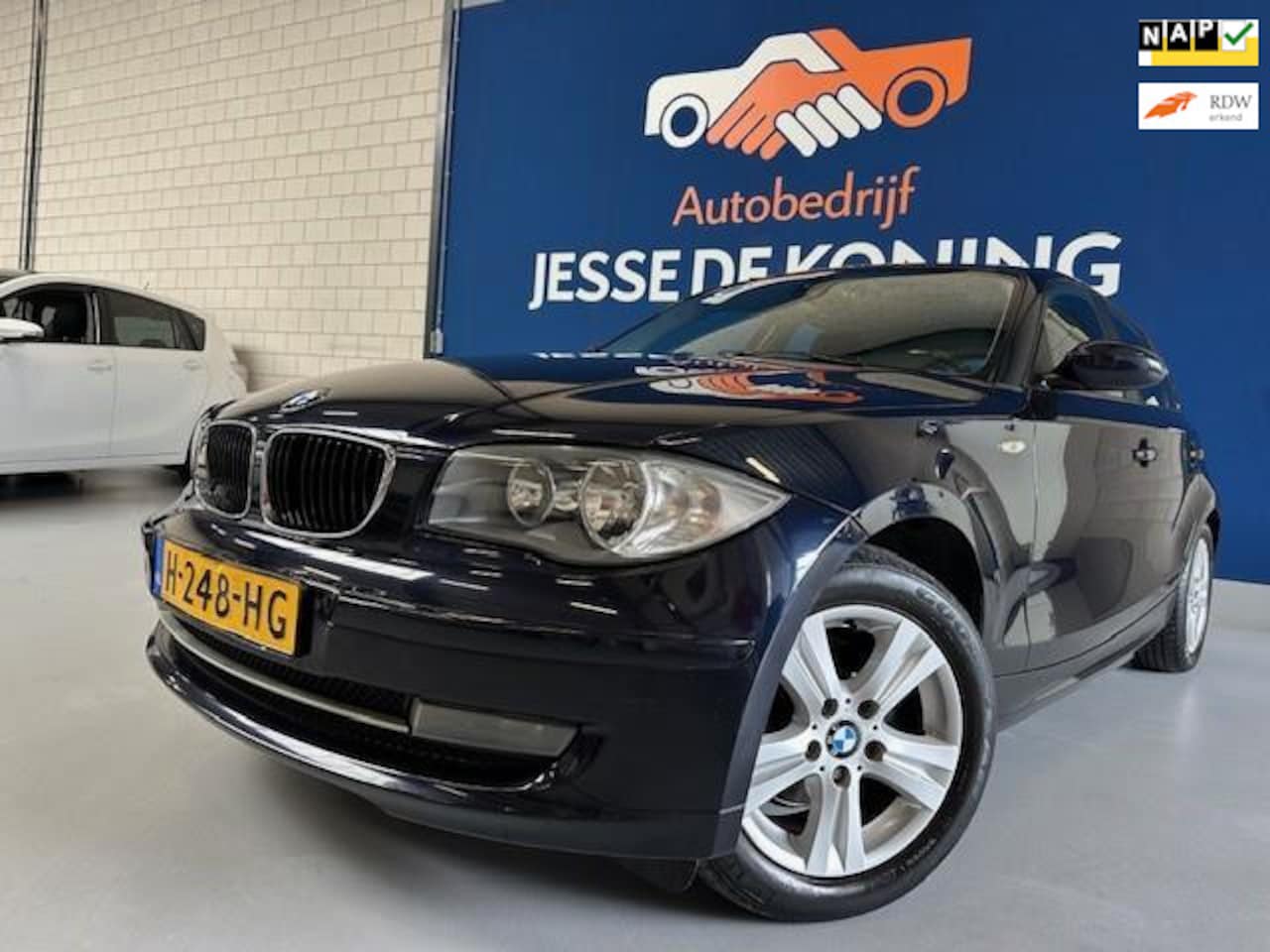 BMW 1-serie - 118i / 5 deurs/bj.2008/navigatie/climate/6 versnellingen/sportvelgen/cruise/pdc/airco/NAP - AutoWereld.nl