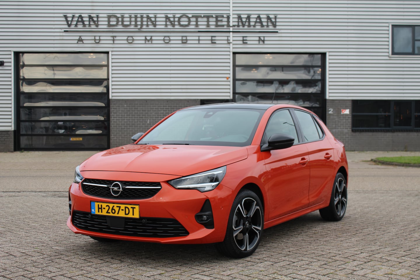 Opel Corsa - 1.2 GS Line / Carplay / Panoramadak / N.A.P. - AutoWereld.nl