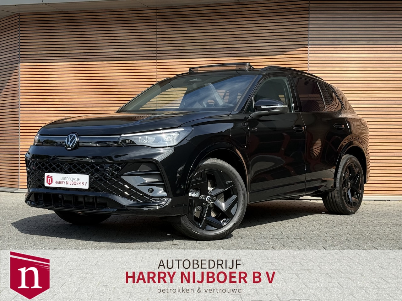 Volkswagen Tiguan - 1.5 eHybrid R-Line Edition 272PK Panodak / Trekhaak / Carplay / Head-Up / Adapt. Cruise / - AutoWereld.nl