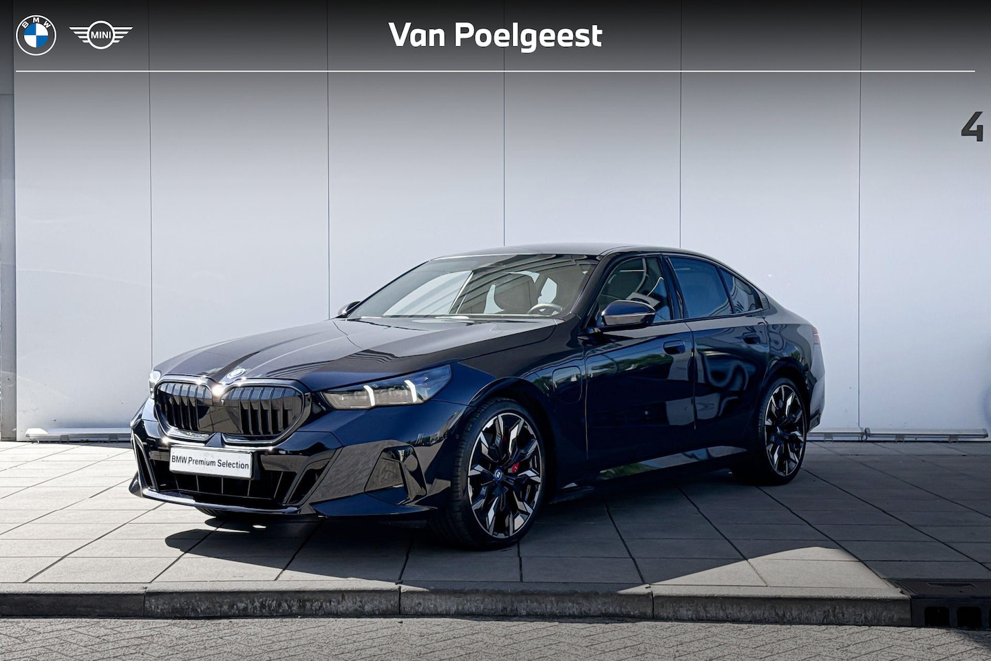 BMW 5-serie - Sedan 550e xDrive M-Sport Pro / Bowers & Wilkins / Driving Assistant Professional / Stoelv - AutoWereld.nl