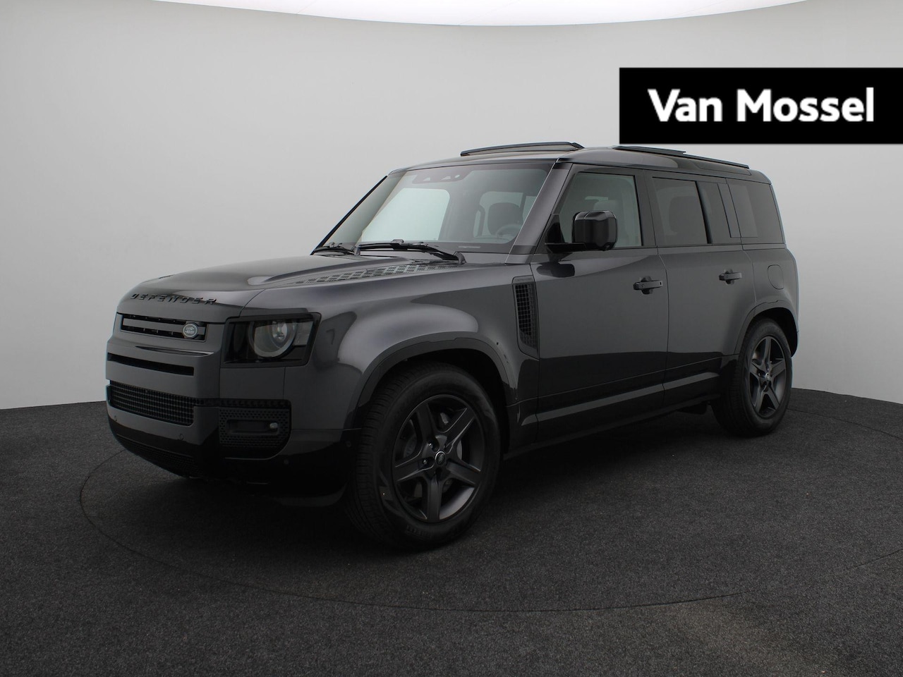 Land Rover Defender 110 - 2.0 P300e X-Dynamic SE | Panoramisch Schuifdak | Black Pack | Elek. Trekhaak| ClearSight - AutoWereld.nl