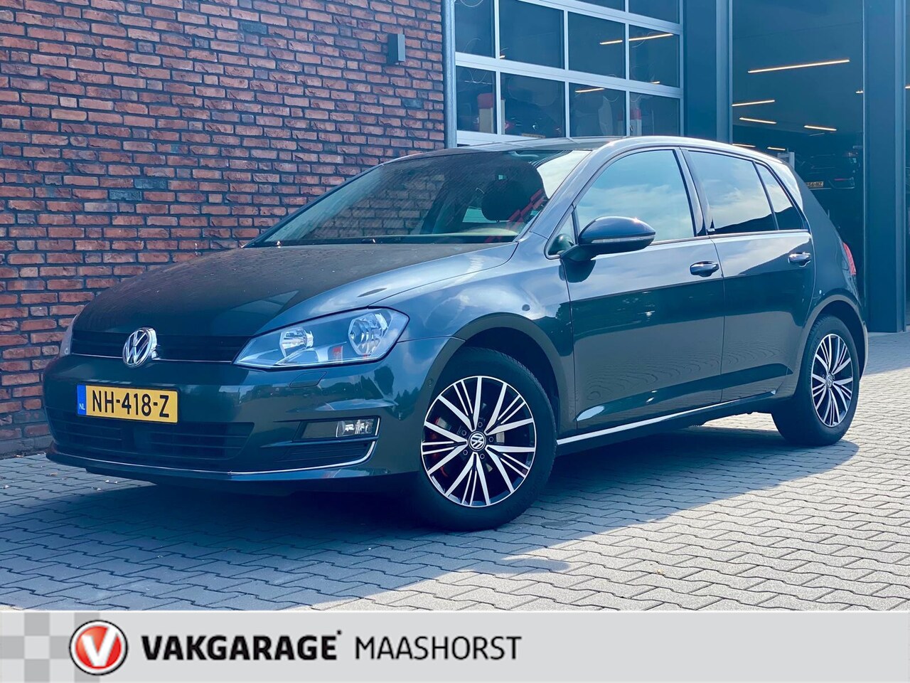 Volkswagen Golf - 1.2 TSI Connected Series Airco/cr controle - AutoWereld.nl