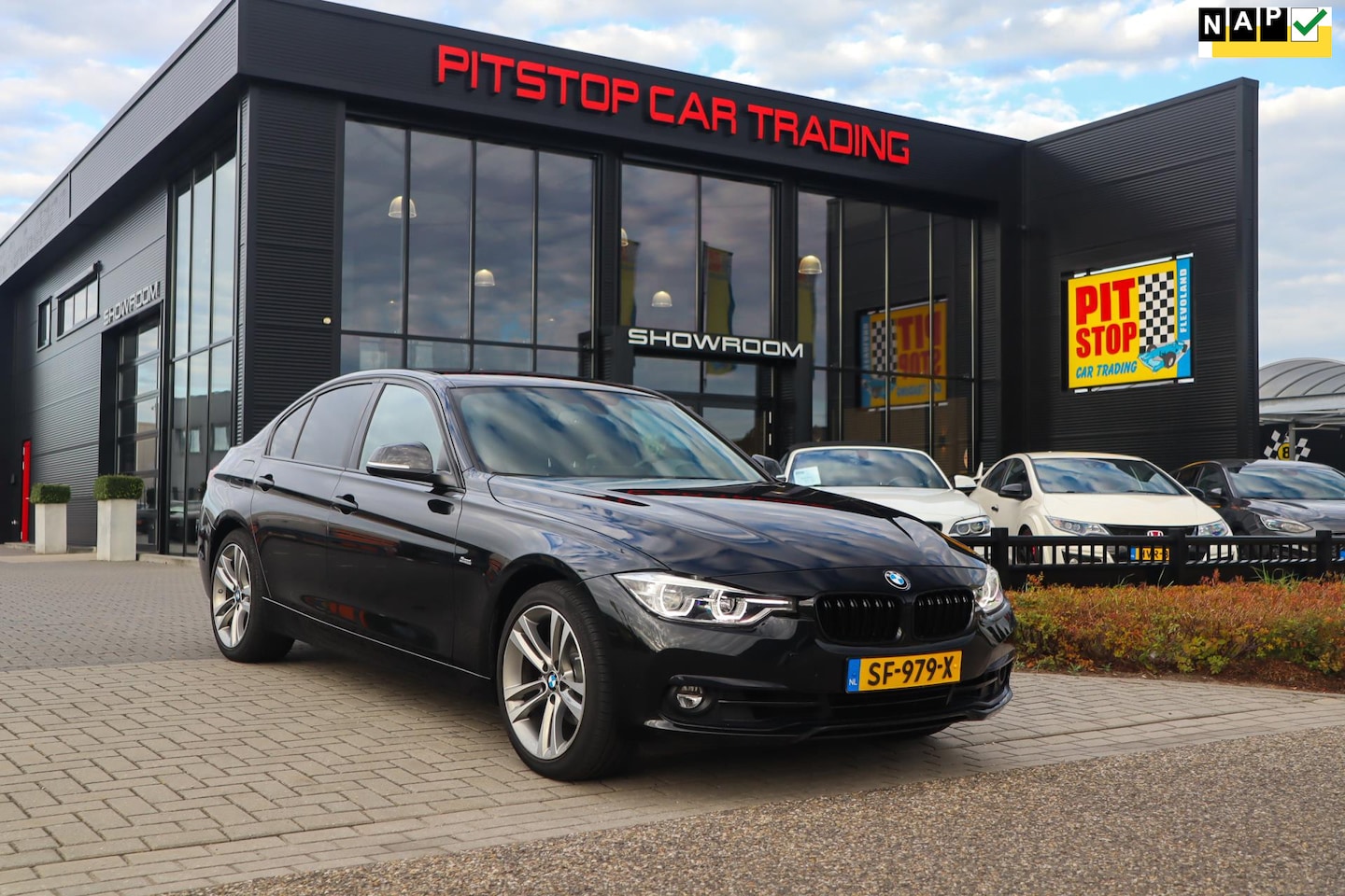 BMW 3-serie - 320i High Executive 320i High Executive, NAP, 184pk, Xenon, Facelift, Black edition! - AutoWereld.nl