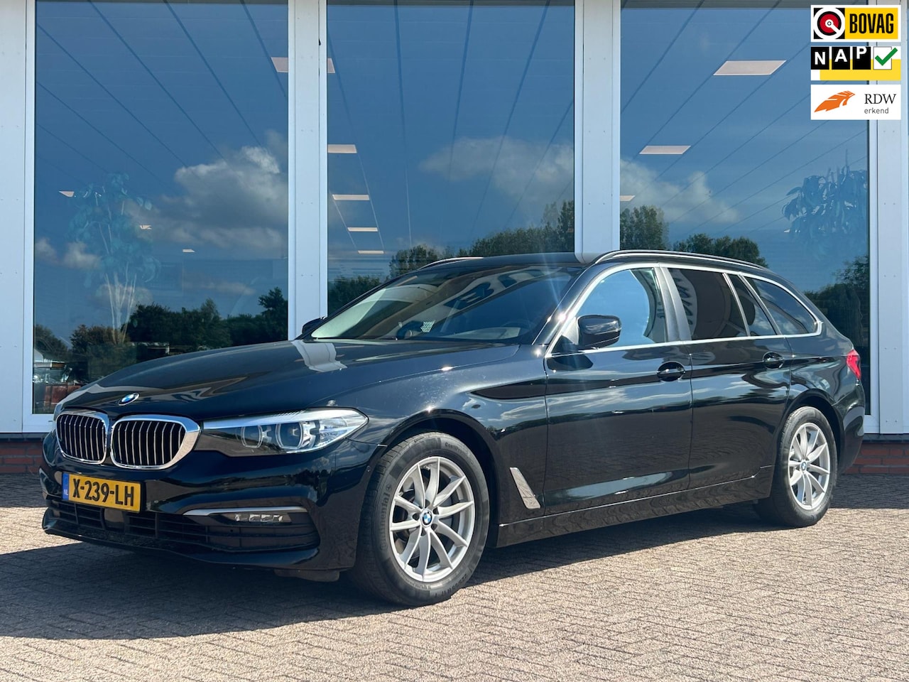 BMW 5-serie Touring - 520i Executive AUT. - Navi - Clima - PDC - Camera - LM - AutoWereld.nl