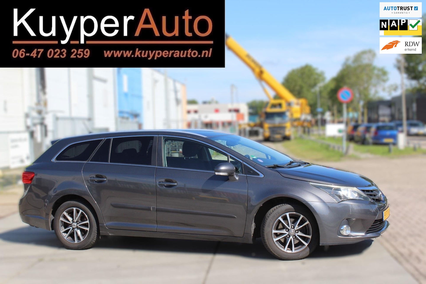 Toyota Avensis Wagon - 1.8 VVTi Business navi camera trekhaak clima - AutoWereld.nl