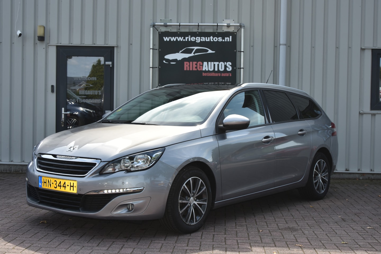 Peugeot 308 SW - SW. Origineel NL. Panorama dak, Luxe uitvoering!! 1.6 BlueHDI Blue Lease Executive Pack - AutoWereld.nl